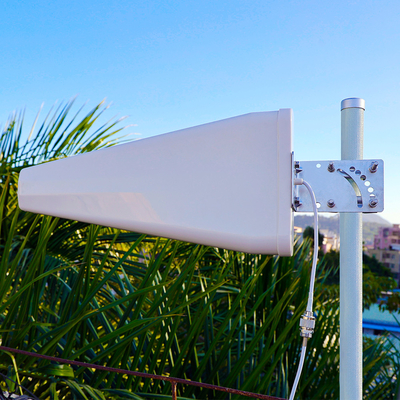 Zusatzantenne 700MHz Klotz-des im Freien periodische Signal-12dBi zu 2700MHz